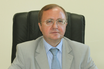 БЫТЬ ХОТЯ БЫ НА ШАГ ВПЕРЕДИ