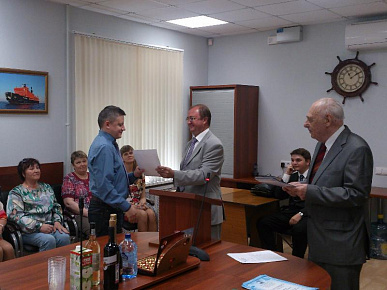 Поздравление сотрудников ЗАО «ЦНИИМФ» с профессиональным праздником