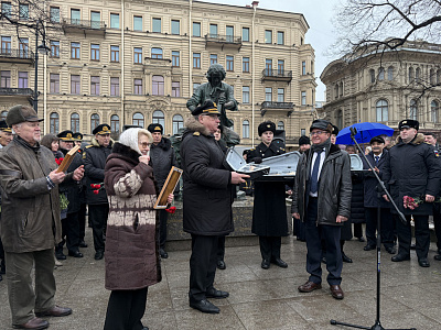 Генеральному директору Буянову С.И. вручен Патент Петровского корабела