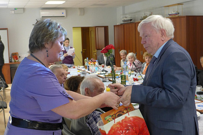 ЗАО «ЦНИИМФ» поздравил ветеранов с 70-летием Победы